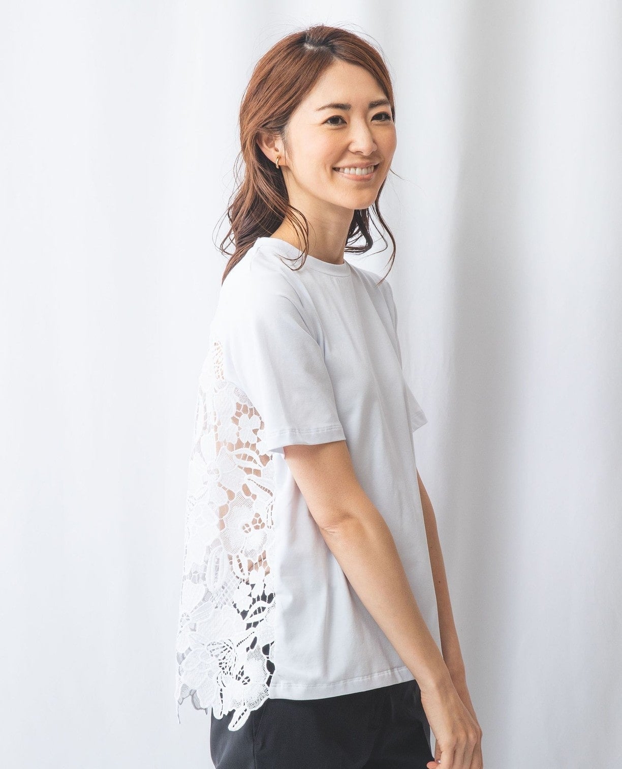 バックレースTシャツ