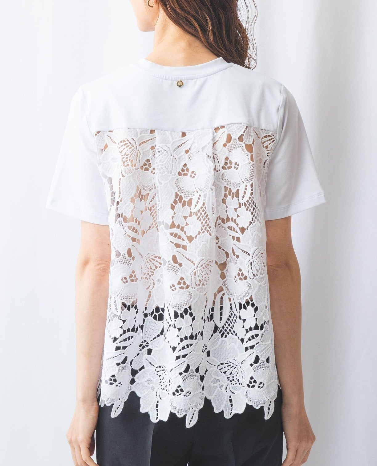 バックレースTシャツ