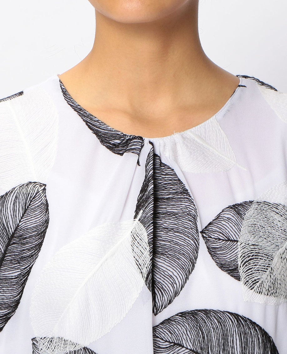 シフォンリーフ刺繍プルオーバーブラウス