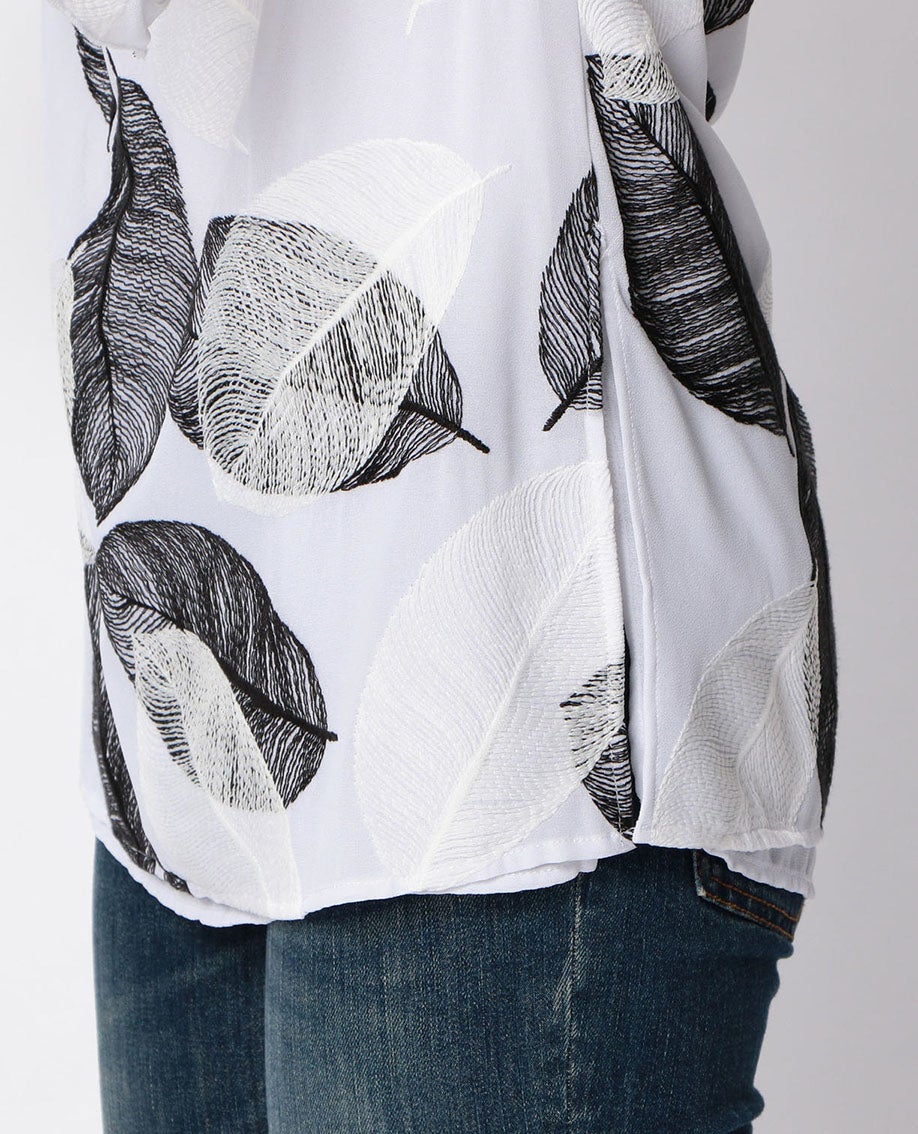 シフォンリーフ刺繍プルオーバーブラウス