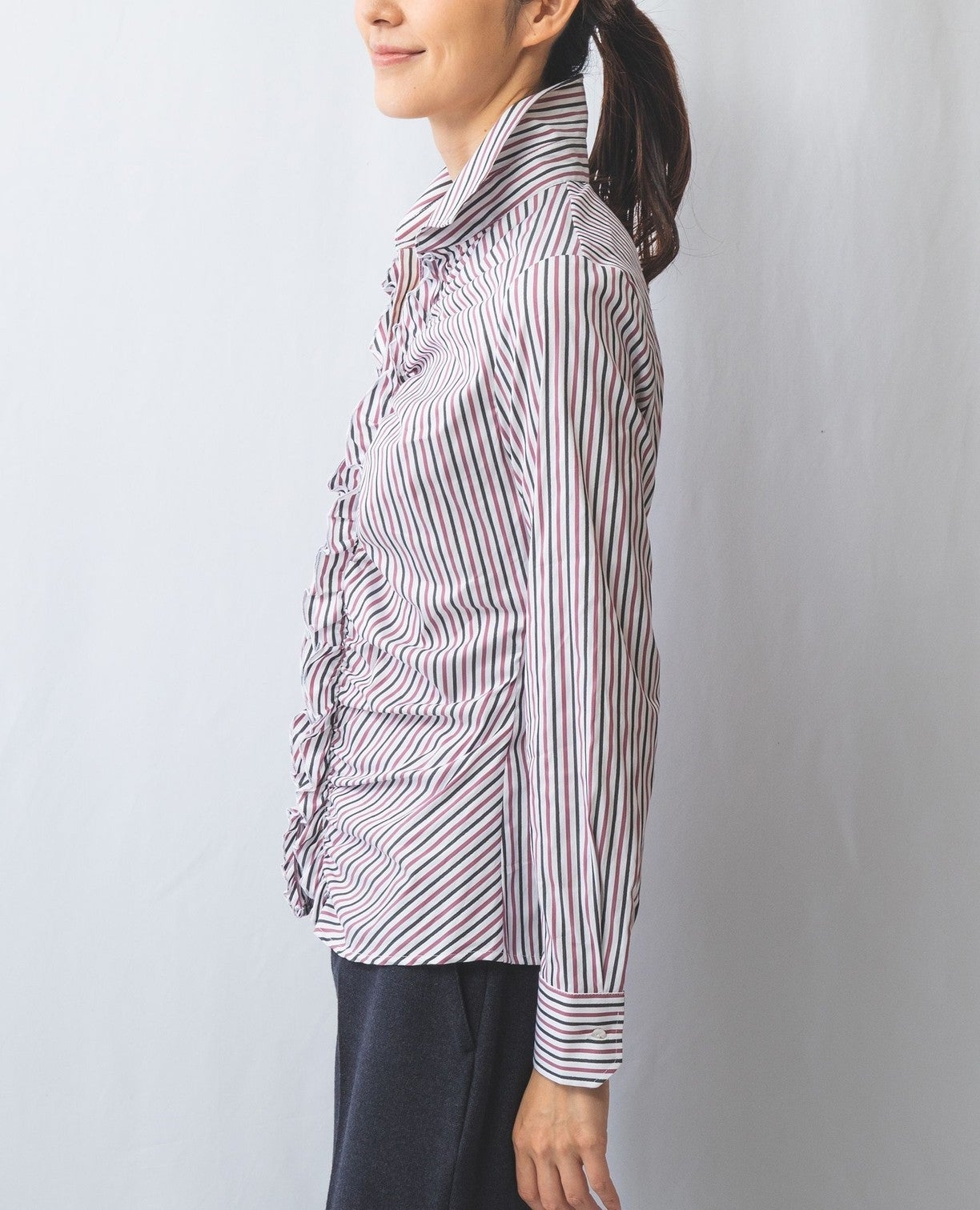 ストレッチシャイニーストライプフロントギャザーシャツ